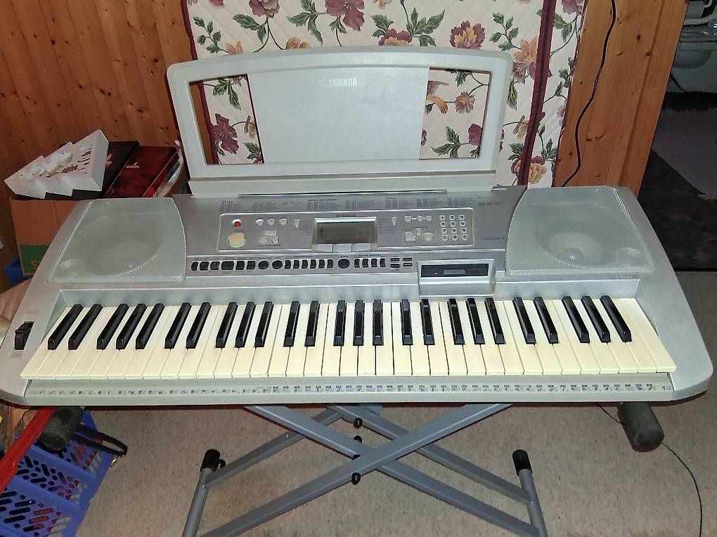 Musikinstrumente: Yamaha Keyboard PSR 450 – Gebraucht aus Brunnadern von Hant1306