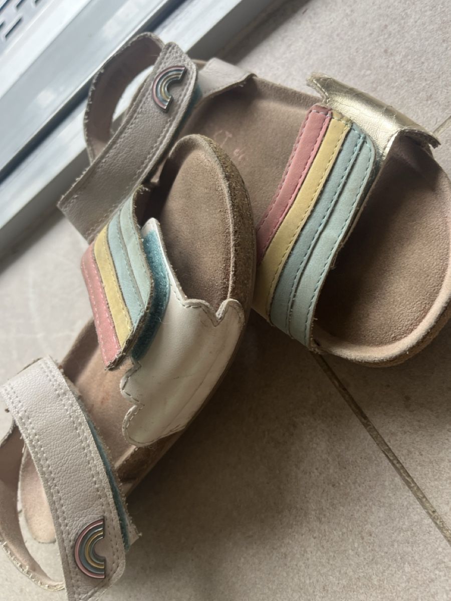 Next Scarpe per ragazze: Charming Rainbow Sandals for Summer Adventures, Size 13 Todd – Usato da Turgi venduto da SvetlaM 1