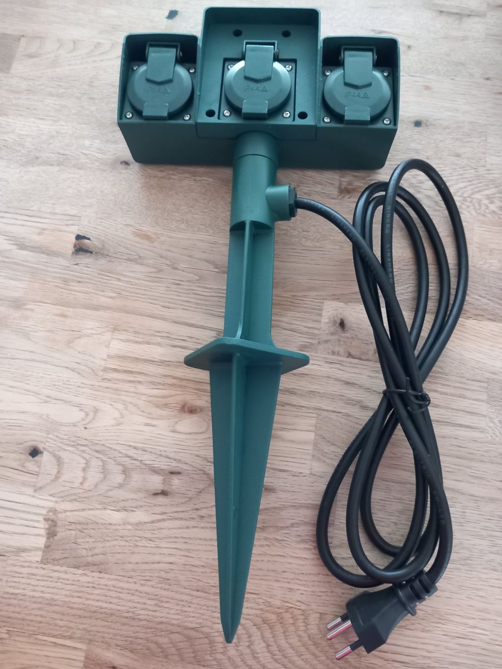 Spine: Multi Gartensteckspiess mit 3 Steckdosen – Nuovo e nell'imballaggio originale da Thun venduto da Beroshop