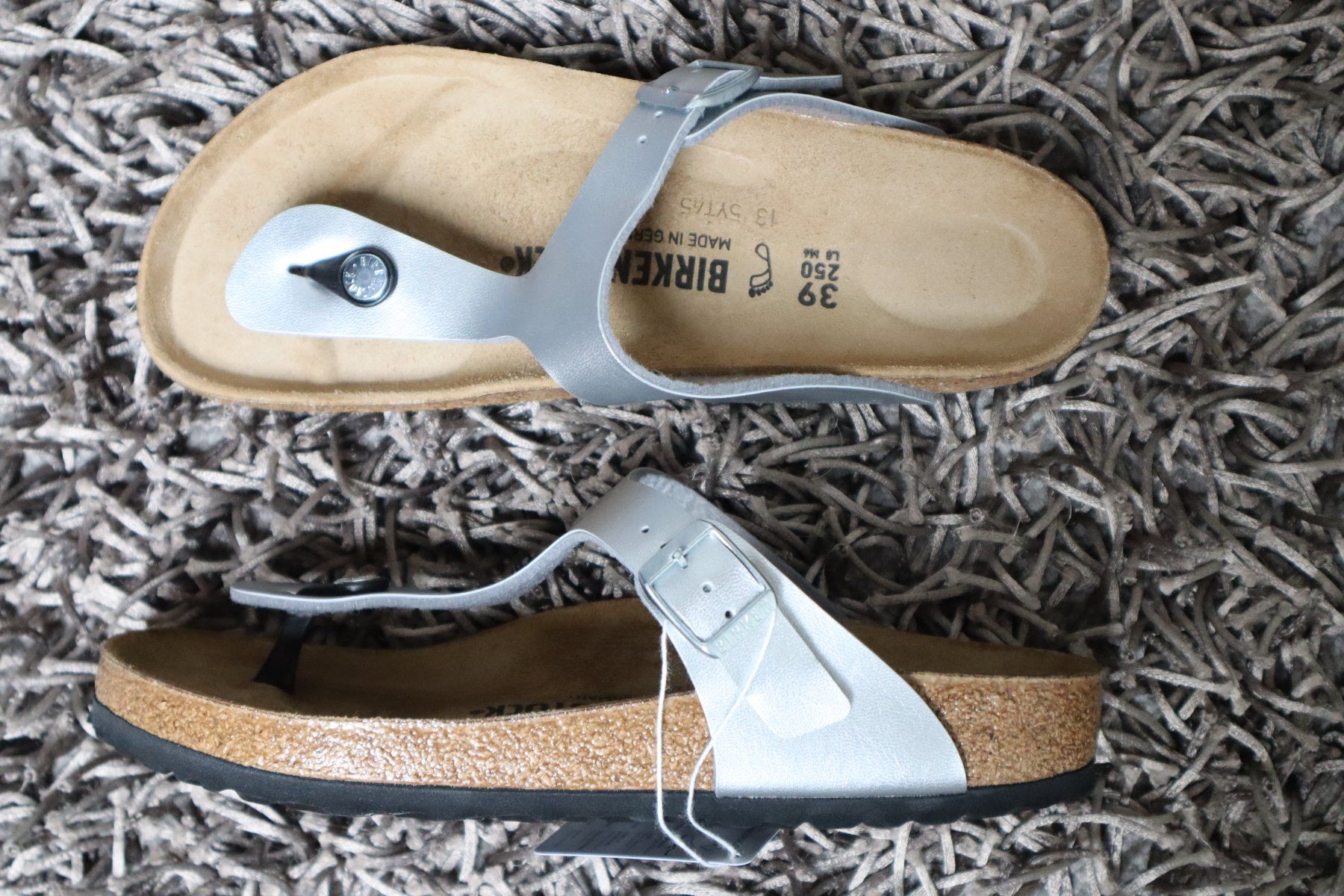 Birkenstock Chaussures femmes: Birkenstock, Gizeh, Gr. 39, silber, NEU – Neuf avec emballage d'origine à Wattwil par glueck 2