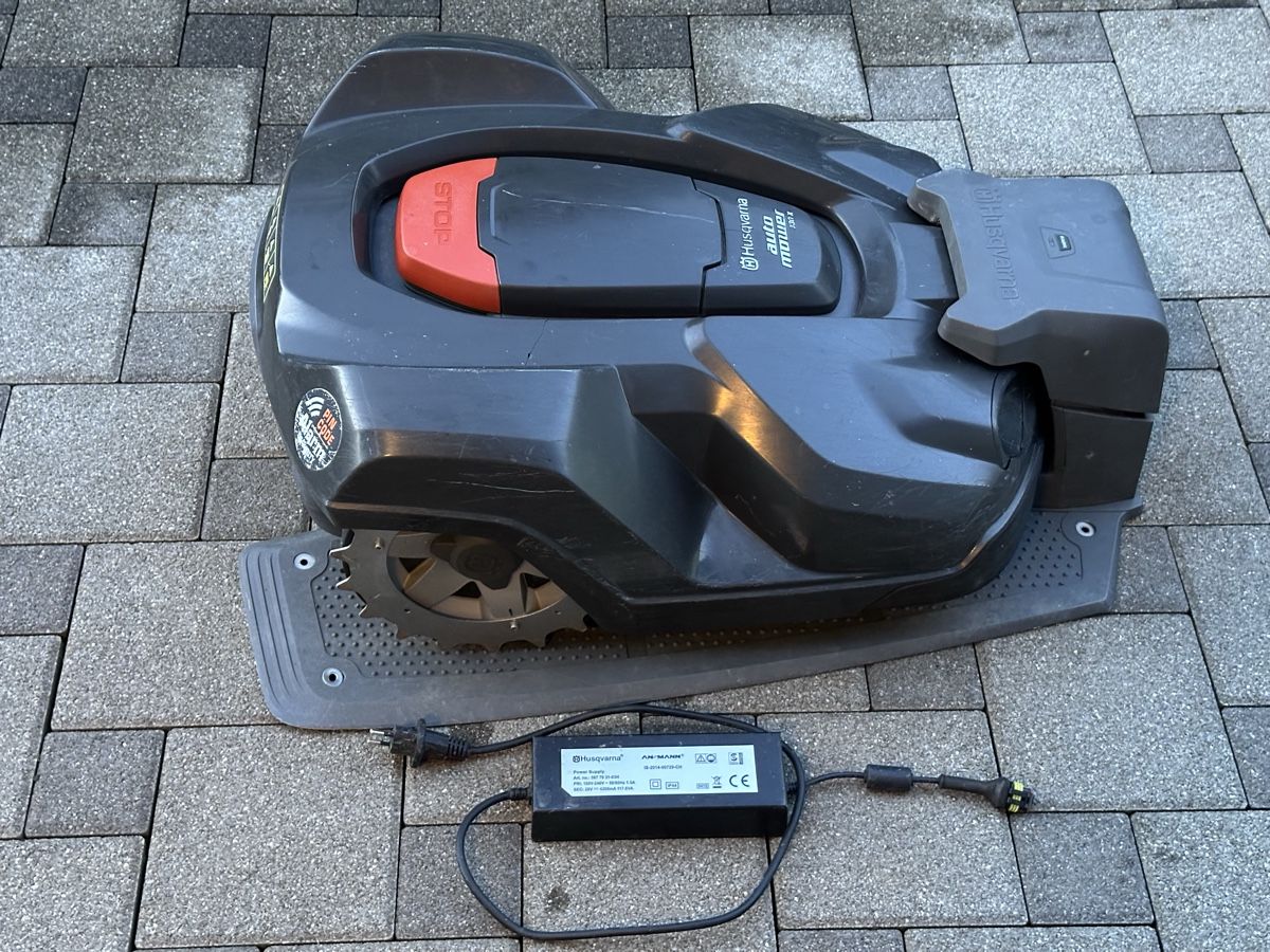 Husqvarna Rasenmäher: Rasenroboter Husqvarna 330 X Std.1337 – Defekt aus Schöftland von lazer04