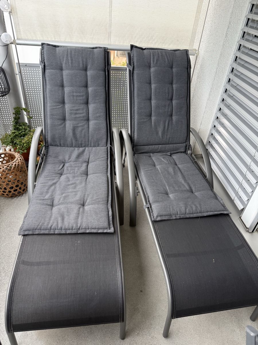 Chaises longues: 2 Gartenliegestühle mit Polster Grau – D'occasion à Merlischachen par lor_6qz5