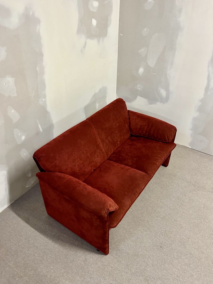 Leolux Divani: Leolux Bora Bora Sofa 2 Sitzer Alcantara rot – Usato da Rickenbach ZH venduto da Der-Insider 3