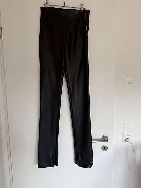 Pantaloni: Zara Hose schwarz M  – Usato da Buchberg venduto da the_w8gy