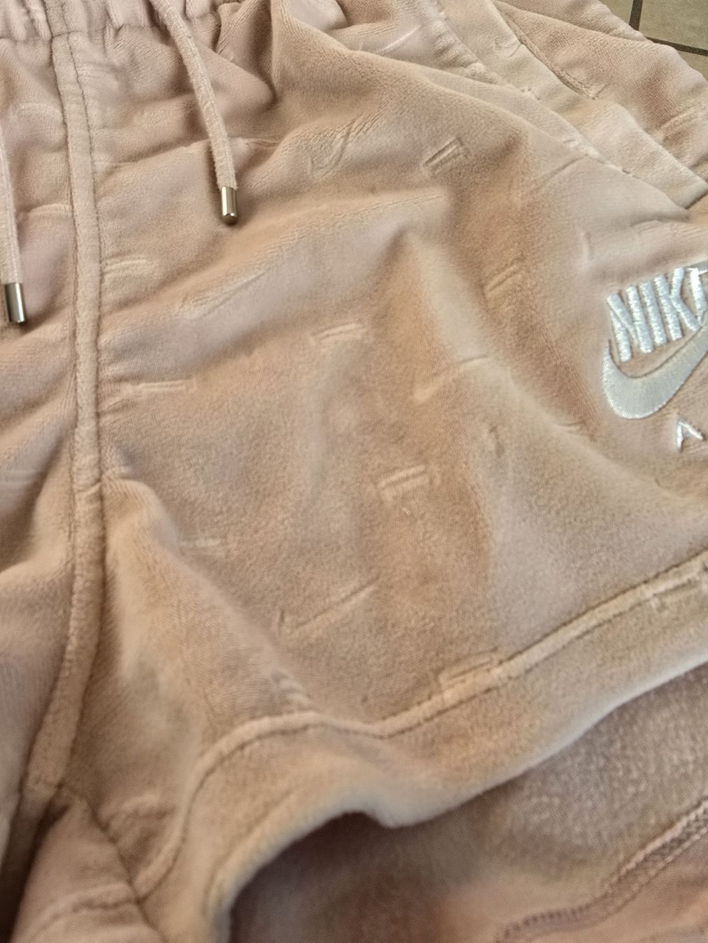 Nike Pantaloni: Nike Air Shorts - Grösse M – Usato da Rickenbach b. Wil venduto da VeryLovelyThings 1