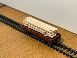 S0220: Güterwagen, Echtholz-Ladung handgefertigt (Spur N)