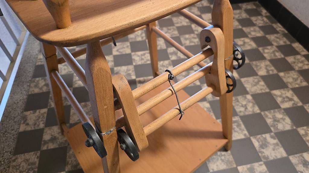 Seggioloni: Kinderhochsitz verstellbar antik – Usato da Spiegel b. Bern venduto da Gerber100 4