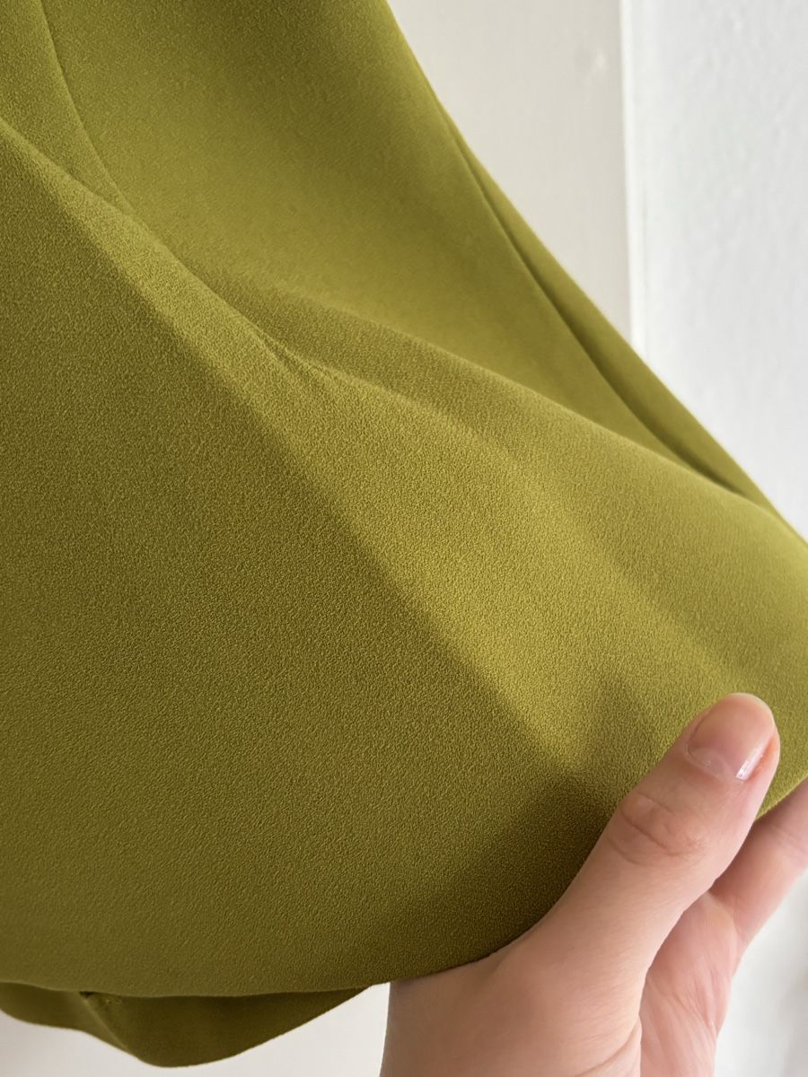 Zara Top: Olive Green V-Neck Top – Usato da Wallisellen venduto da eli_v7dn 2