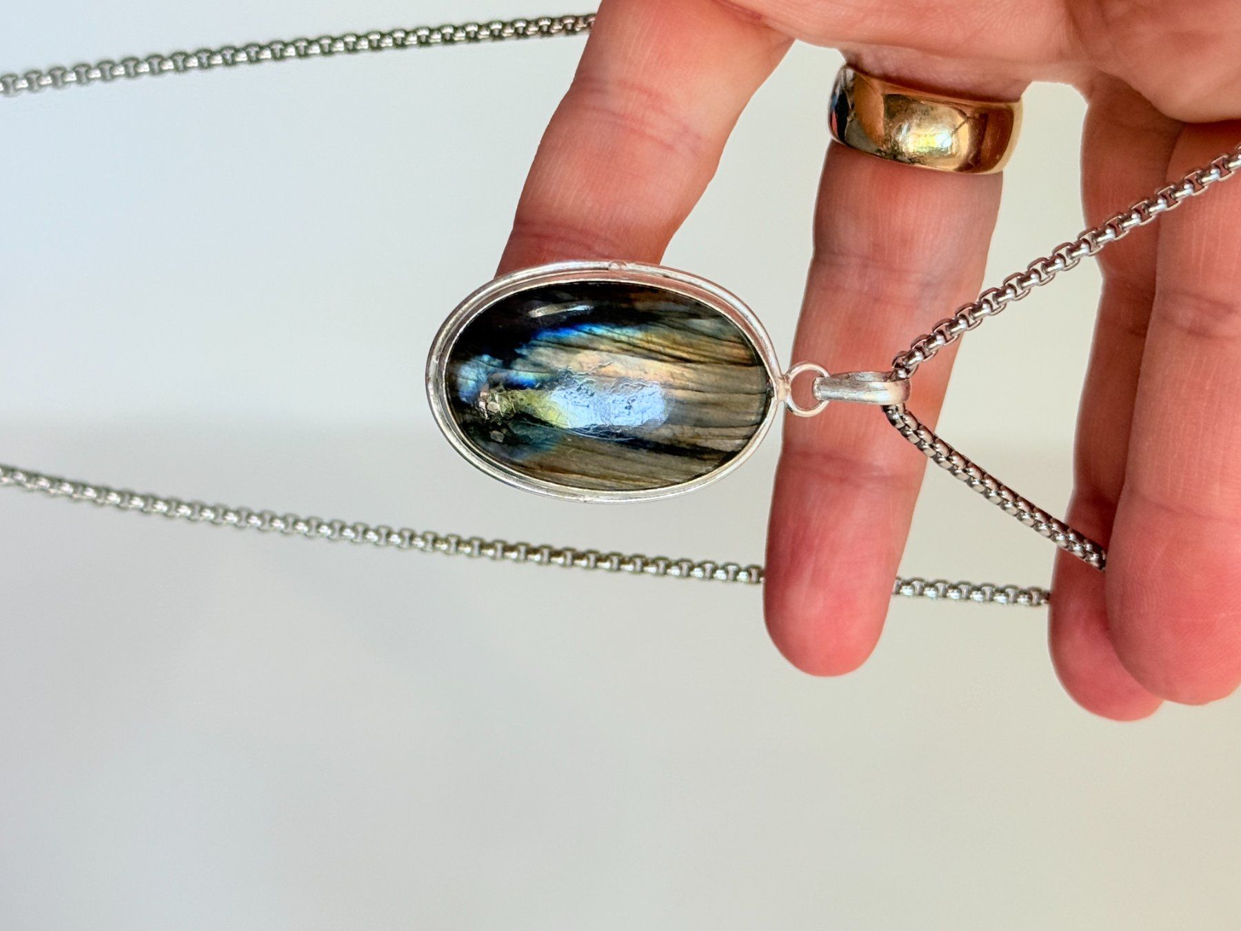 Catenine: Collier vintage avec pendentif pierre Labradorite – Nuovo e nell'imballaggio originale da Genève venduto da AWWA 7