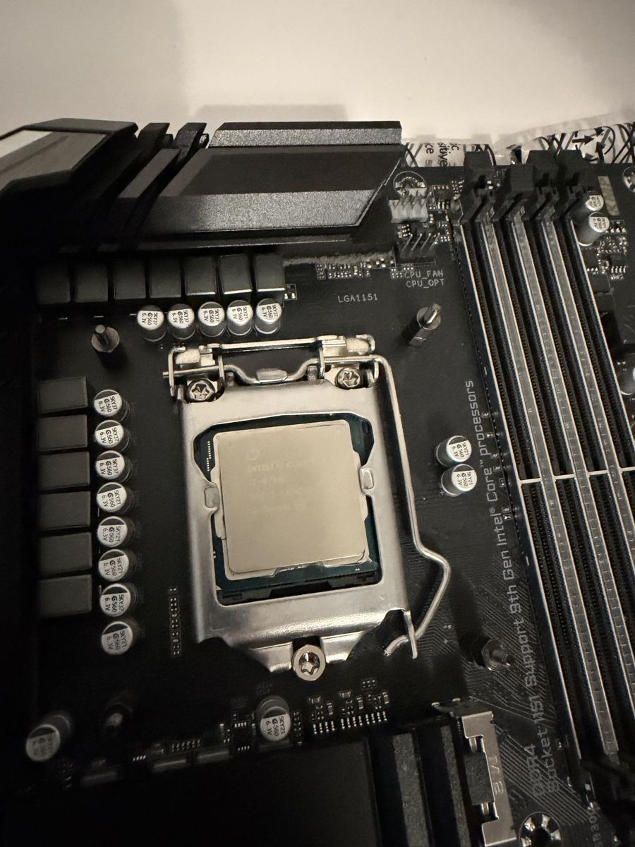 Intel Componenti elettronici: Gigabyte Z390 AORUS ELITE avec CPU Intel i7 9700k – Usato da Riddes venduto da dav_6xfd 1
