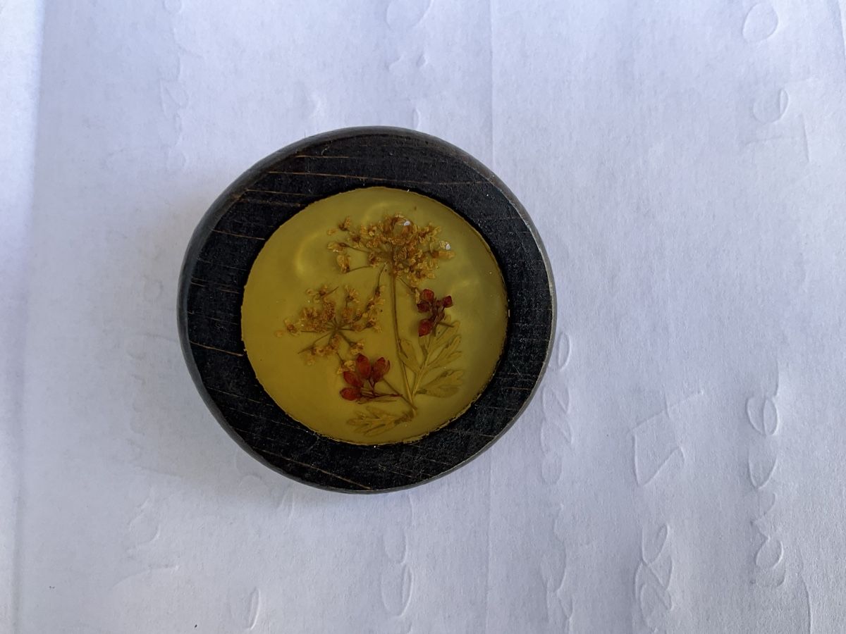 Broches & Aiguilles: Brosche Weinblatt mit Kugeln und Anstecker mit Blume – D'occasion à Thal par nocheli 2
