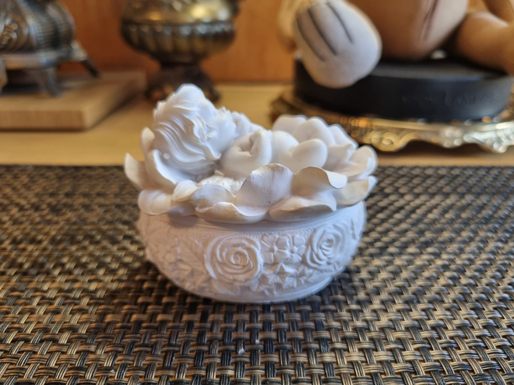 Tutte le decorazioni: Schmuckdose mit Engel auf Blume – Usato da Scharnachtal venduto da devin03 5