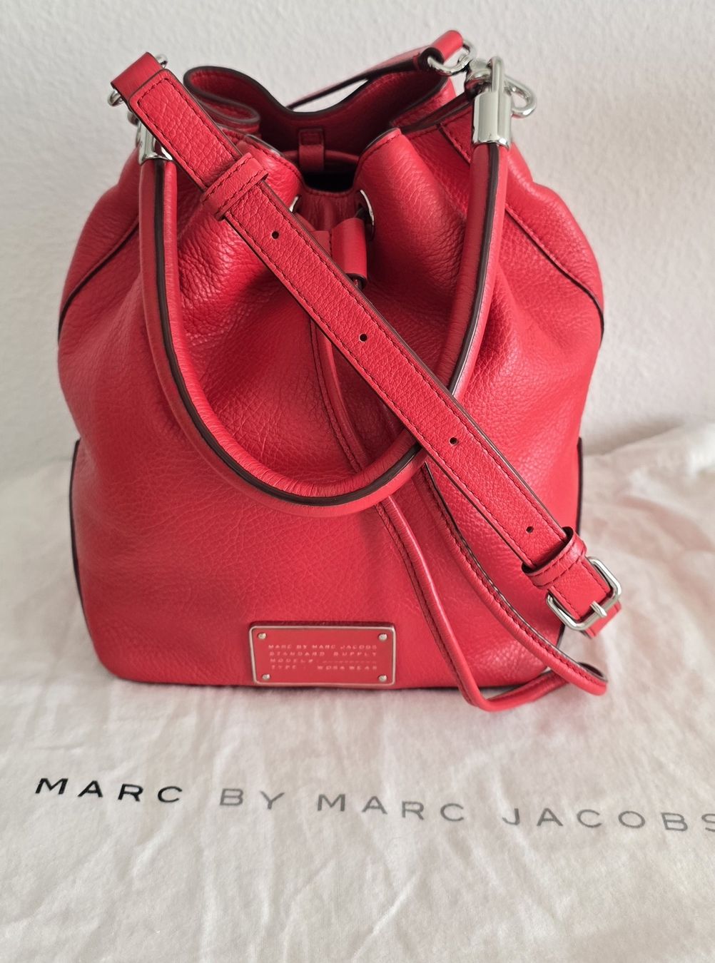 Marc Jacobs Taschen für Damen: Marc Jacobs Beuteltasche Soft Leder Rot – Neu (gemäss Beschreibung) aus Niederteufen von Mira_72