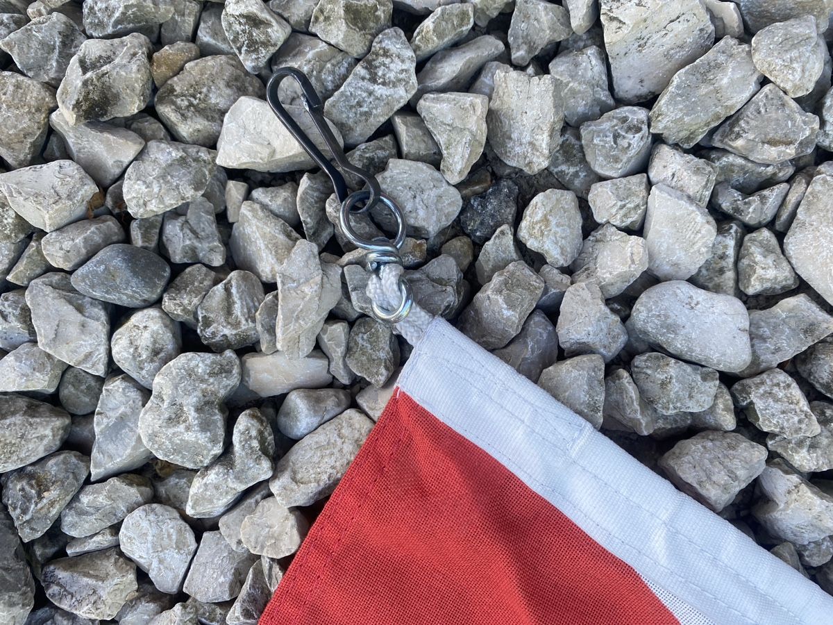 Fahnen: Drapeau Suisse tissu – Gebraucht aus Corcelles NE von Avossouhaits 1
