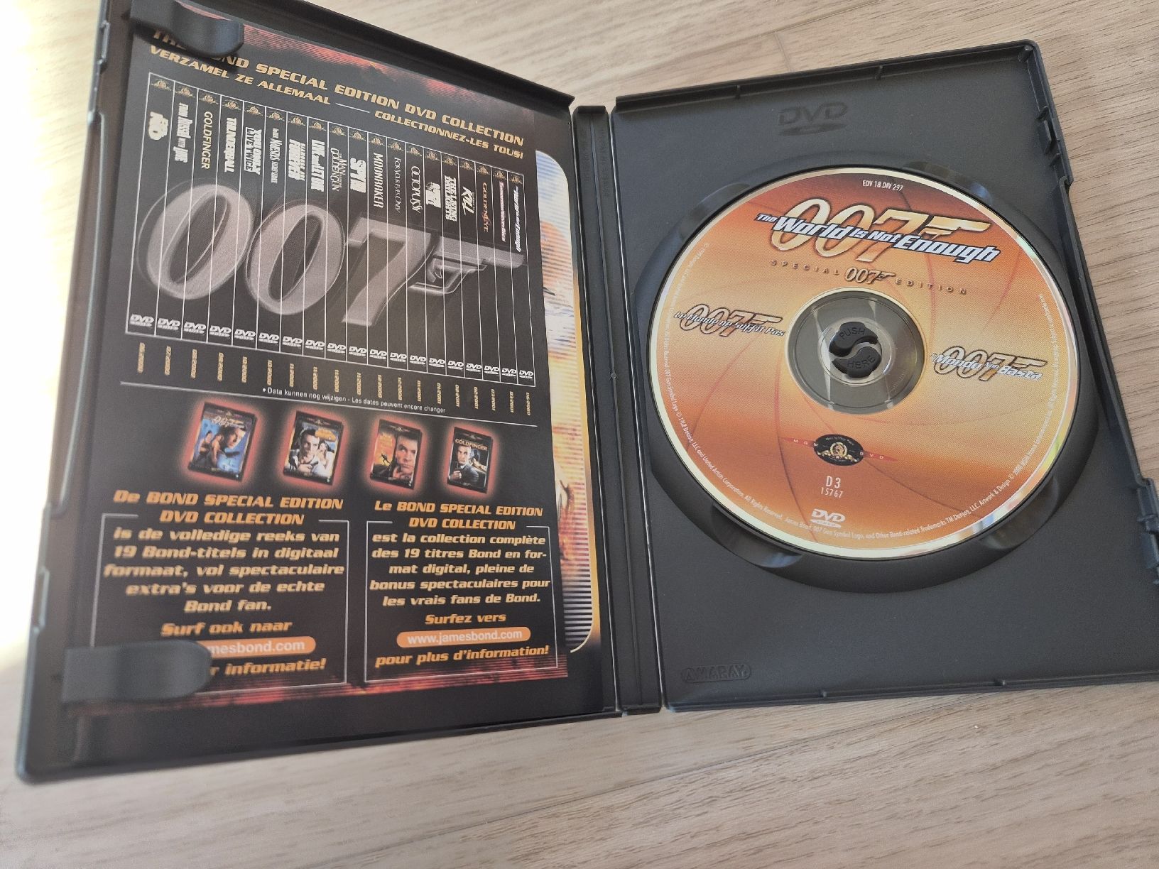 Tutti i DVDs: DVD James Bond Le Monde ne suffit pas Edition Spéciale – Usato da La Joux FR venduto da car_ck96 1
