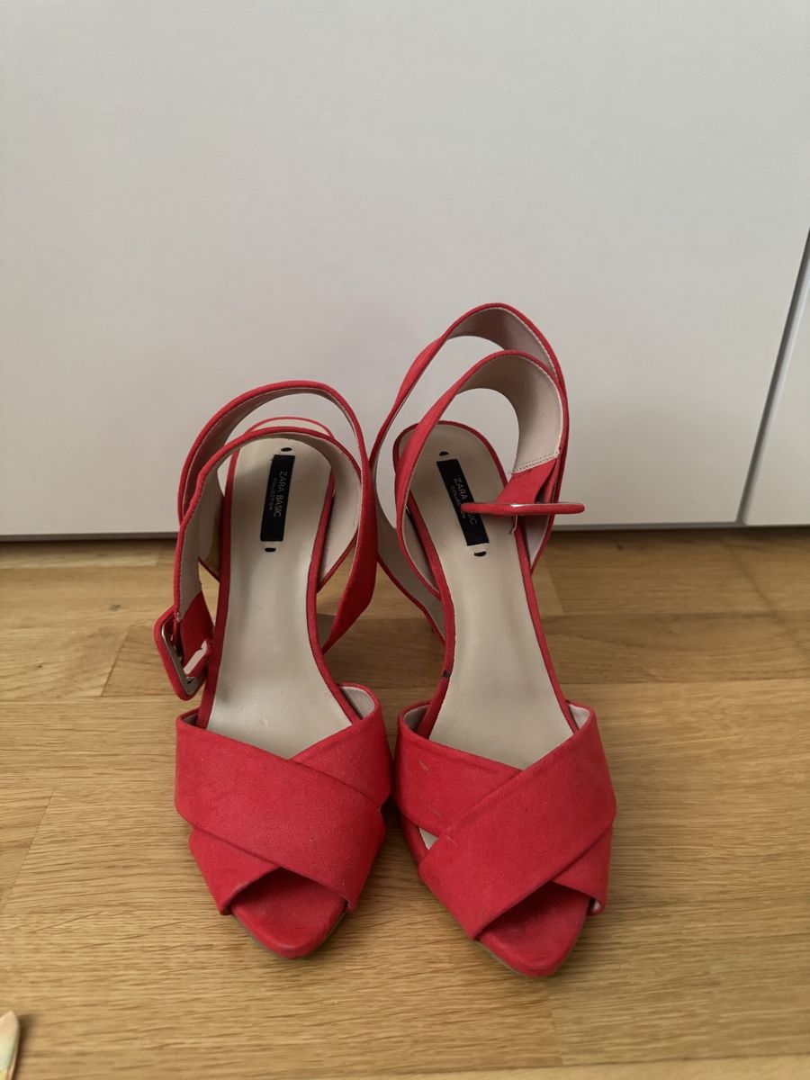 Damenschuhe: Damensandalen in rot Grösse 40 – Gebraucht aus Gossau SG von mar_w66h