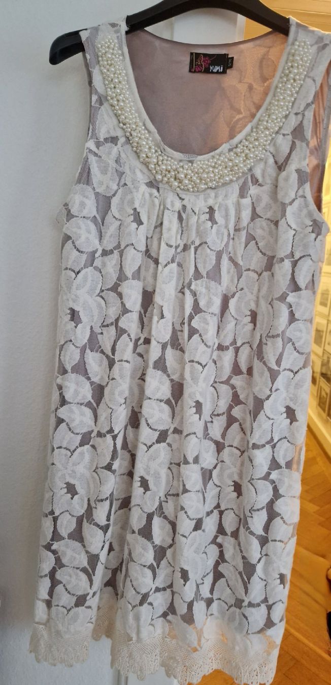 Kleider: Kleid aus Spitze mit Perlen bestickt. NEU! – Neu und originalverpackt aus Küsnacht ZH von 2011_