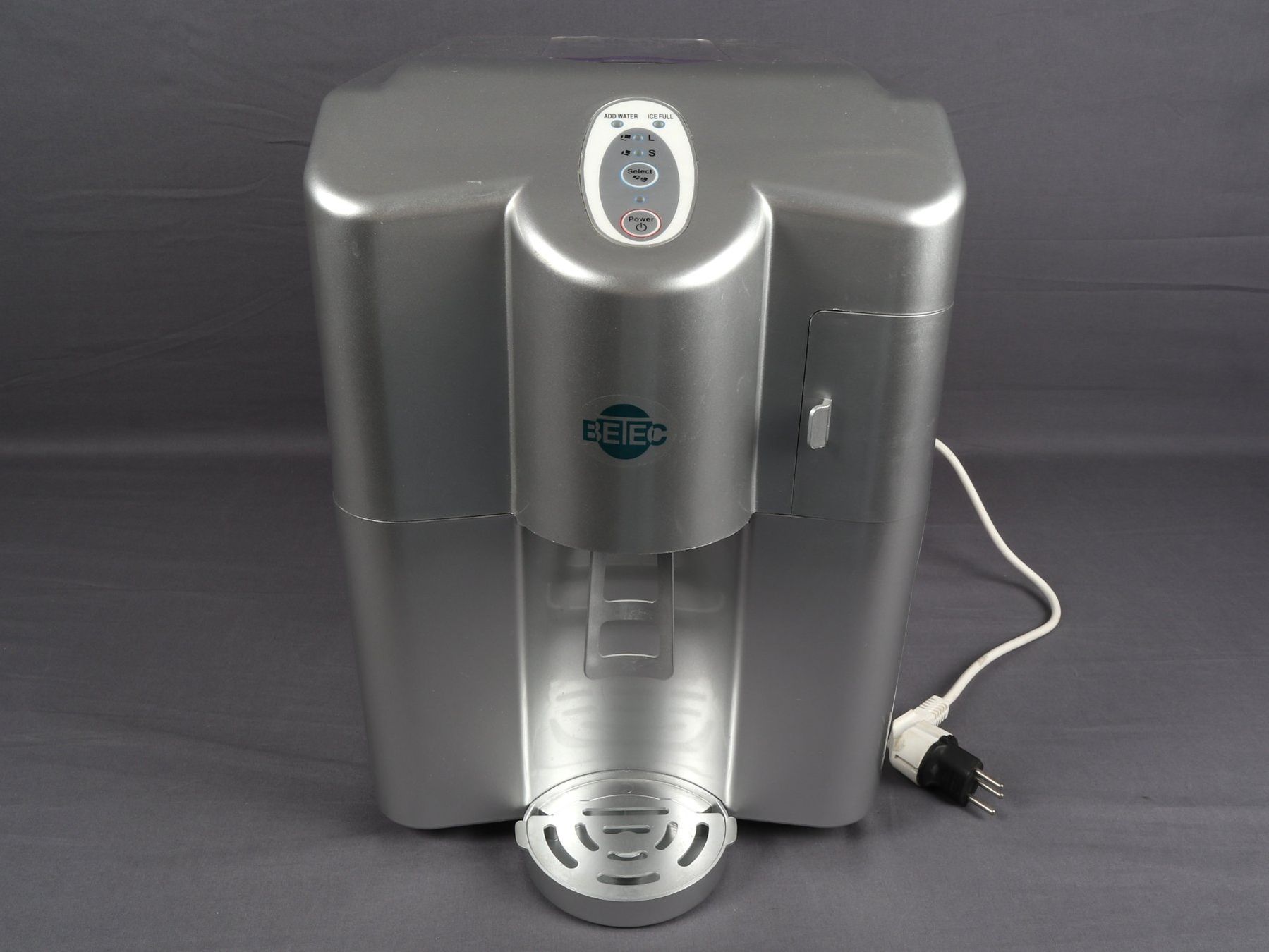 Elettrodomestici da cucina: BETEC Eiswürfelmaschine – Usato da Steinen venduto da Restwert_Steinen