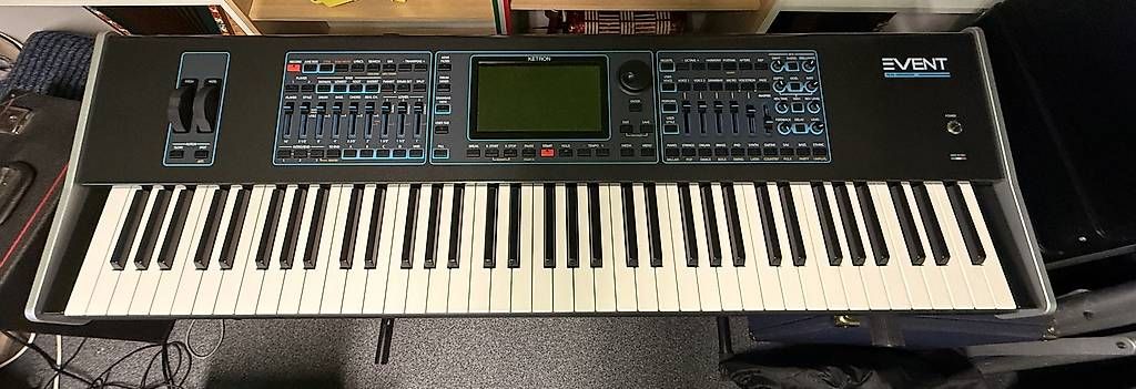 Ketron Instruments de musique: KETRON EVENT 76 – D'occasion à Märstetten par Gio_VR46