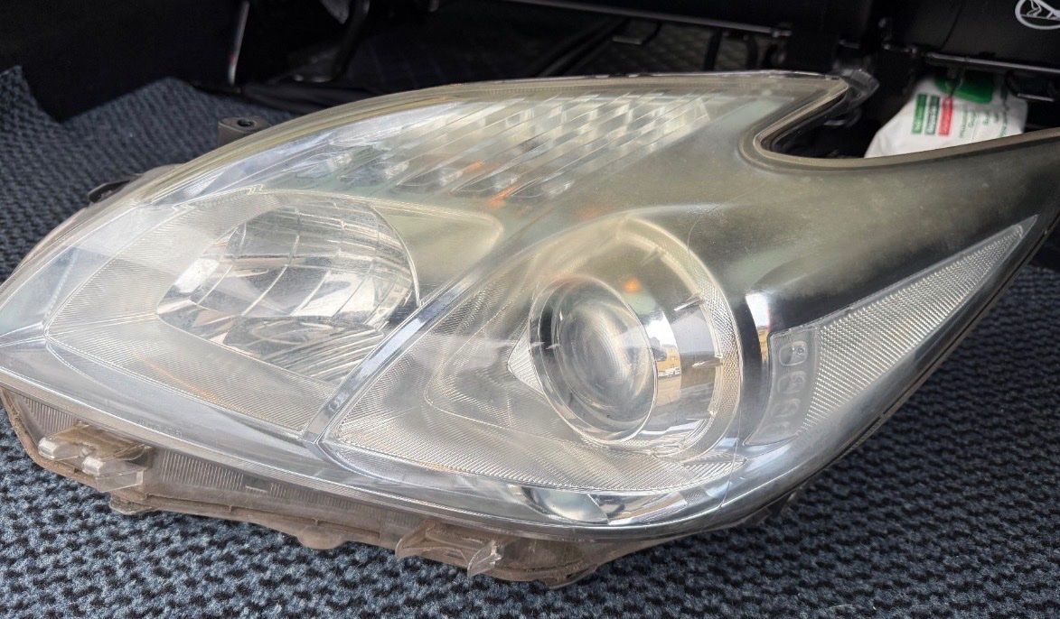 Fari: Toyota Prius – Usato da Luzern venduto da Waince786