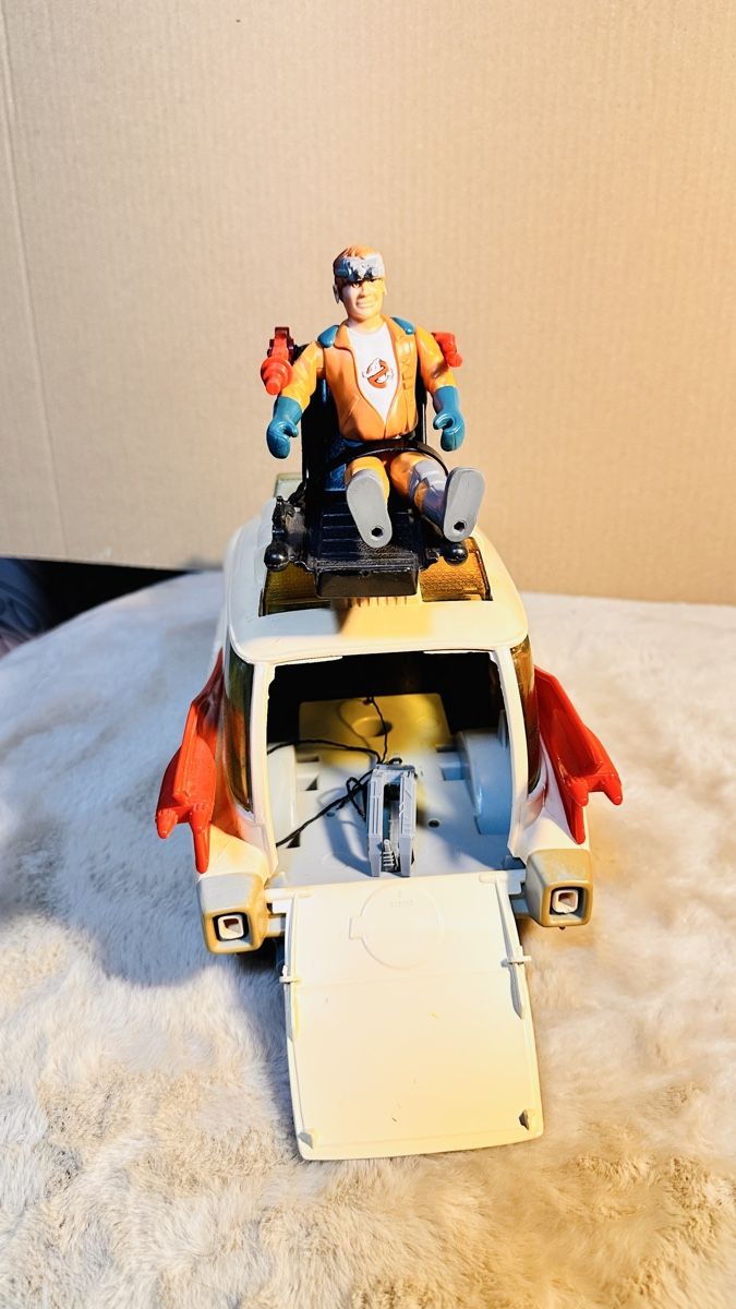Jouets: Ghostbusters Ecto-1 Spielzeugauto mit Figur – D'occasion à Hägendorf par tyl_kzs2 4