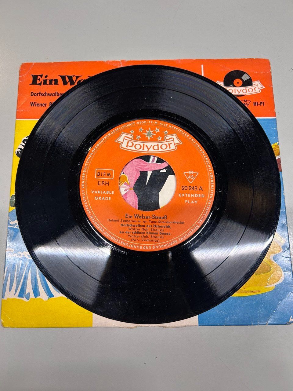 Dischi in vinile: 45 giri "Ein Walzer-'Strauß'", pubblicato nel 1958 – Usato da Giubiasco venduto da LorisVale 3