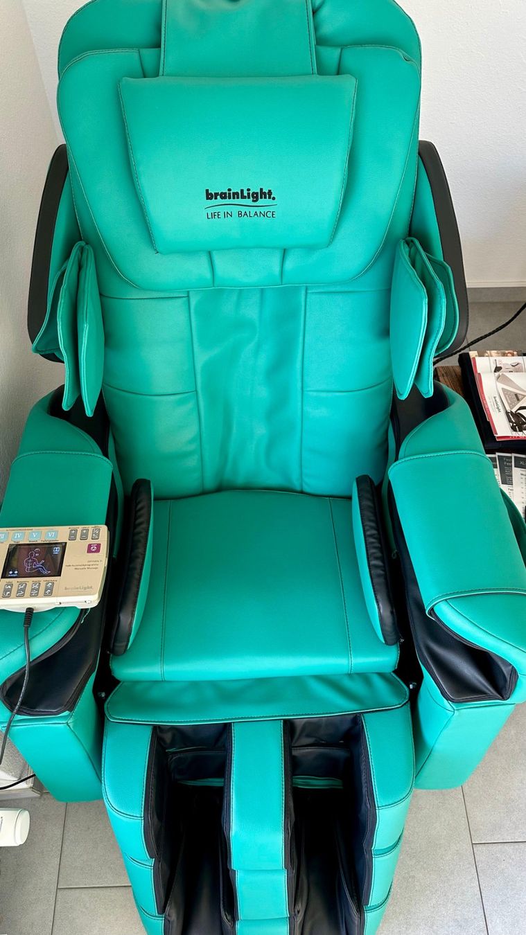 Poltrone: BrainLight 4D-Shiatsu Massagesessel Zenesse – Usato da Kreuzlingen venduto da eszanza 1