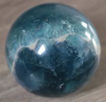 NEU: Fluorit Edelstein Ball türkis Edelstein Kugel 400 Gramm