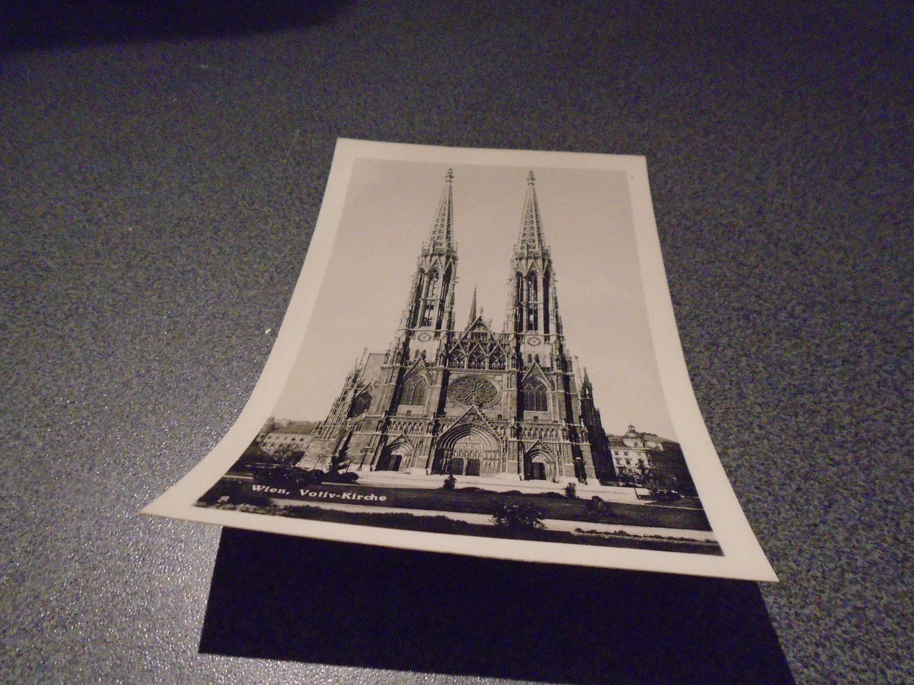 Ansichtskarten: Ansichtskarte Wien, Voltiv-Kirche, gelaufen – Gebraucht aus Zürich von Motzkuh