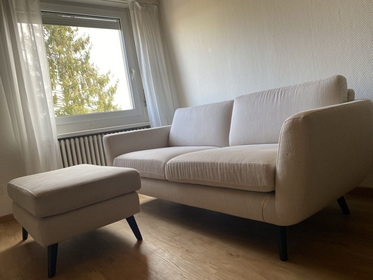 Divani: Weisses Sofa mit Hocker – Usato da Gipf-Oberfrick venduto da tim_2mkl