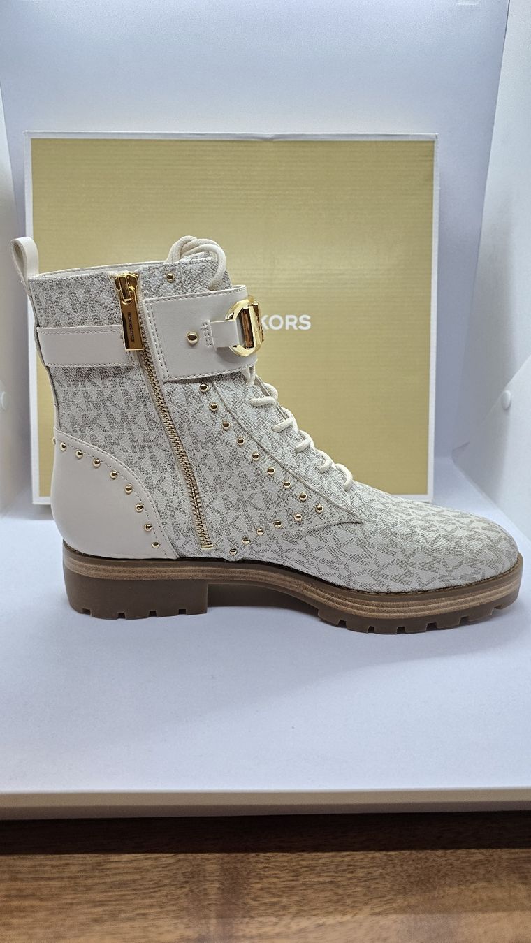 Michael Kors Scarpe da donna: Michael Kors Kincaid Logo Studded Combat Boot Bootie size 40 – Nuovo e nell'imballaggio originale da Biel/Bienne venduto da Yoon62 2