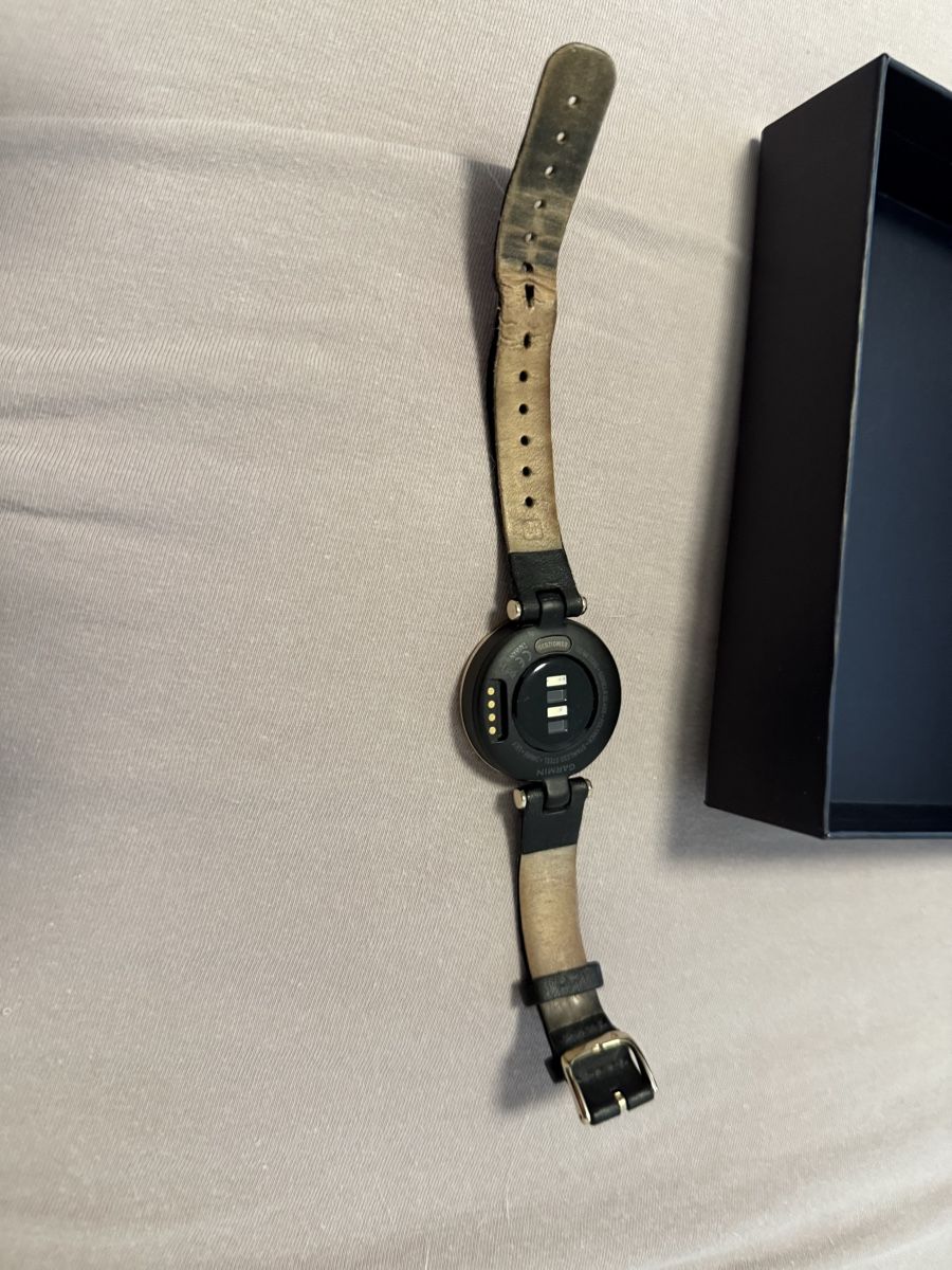 Garmin Smartwatch: Garmin Lily Gold/Schwarz – Usato da Zollikofen venduto da Monika90 4