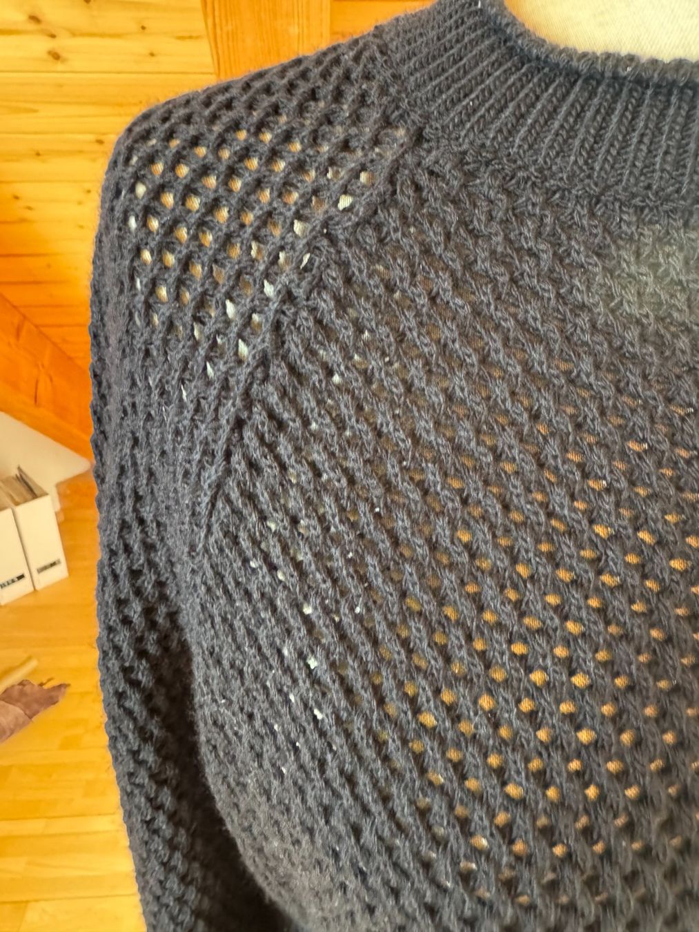 Maglioni & Felpe: Schwarzer Lochstrickpullover von Juul&Belle – Nuovo (secondo la descrizione) da Stäfa venduto da Mofi8712 2