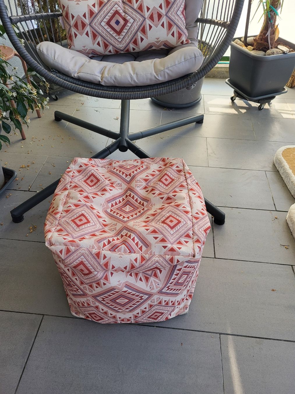 Kissen: Loungekissen , Pouf 3erSet. – Neu (gemäss Beschreibung) aus Eschenbach SG von Mr.PP-Green 1