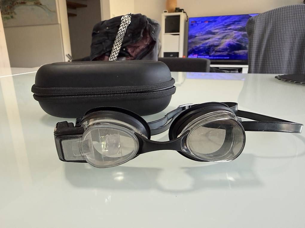 Lunettes & Verres: FORM Smart Swim Goggles V1 – D'occasion à Frauenkappelen par Egerheim 3