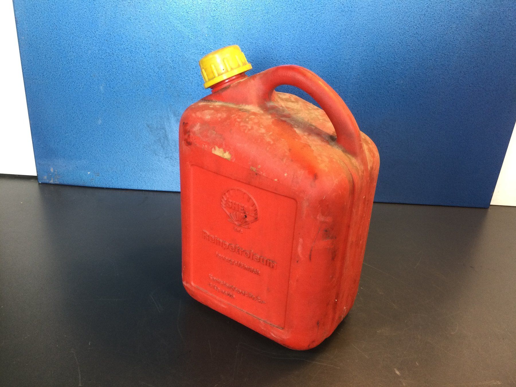 Shell Insegne: Alter Shell Reinpetroleum Kanister – Usato da Wangen SZ venduto da kuriosum12 4