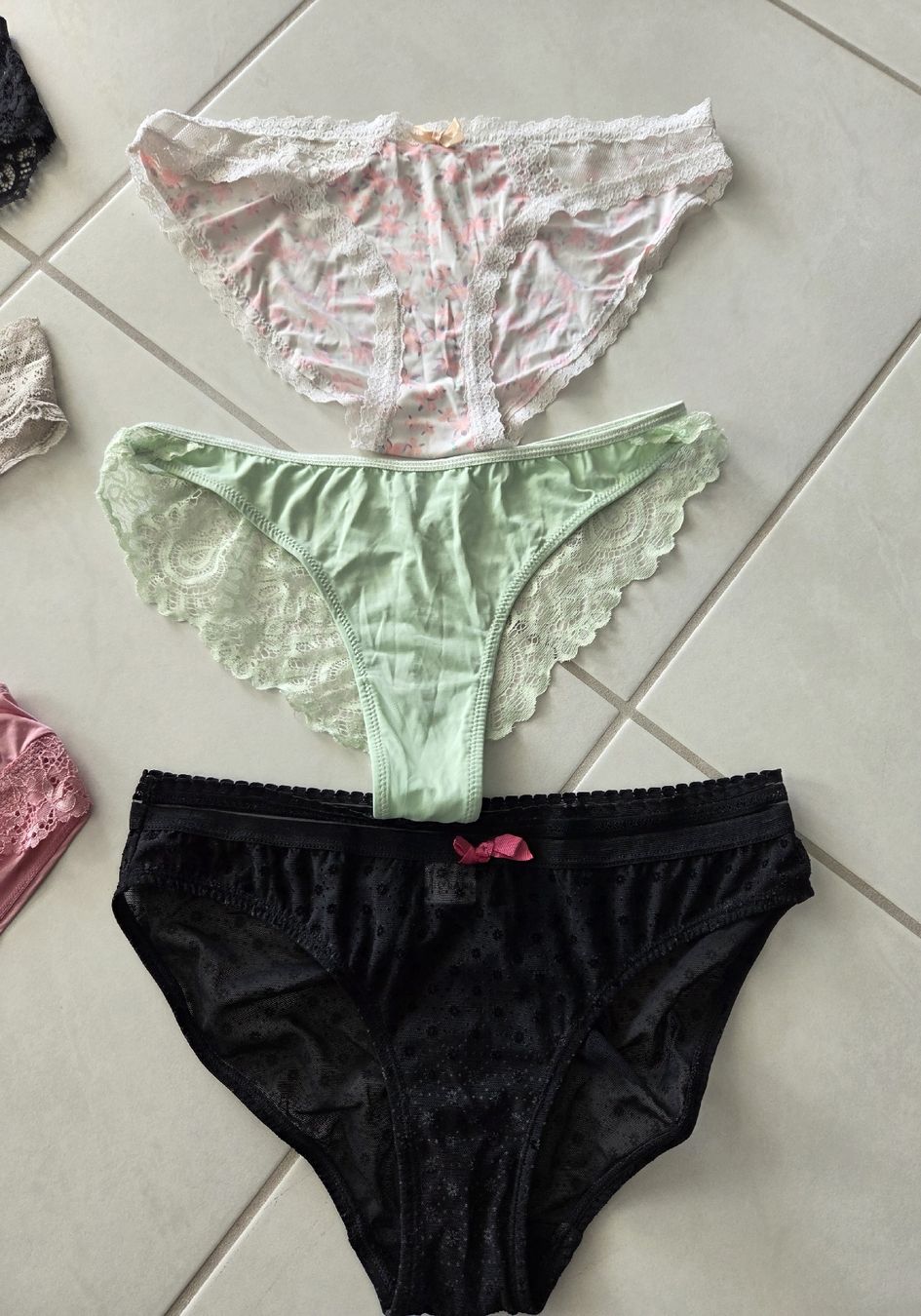 Altra biancheria intima: Slips& Strings gr.S/M – Usato da Bronschhofen venduto da Katrusja 1