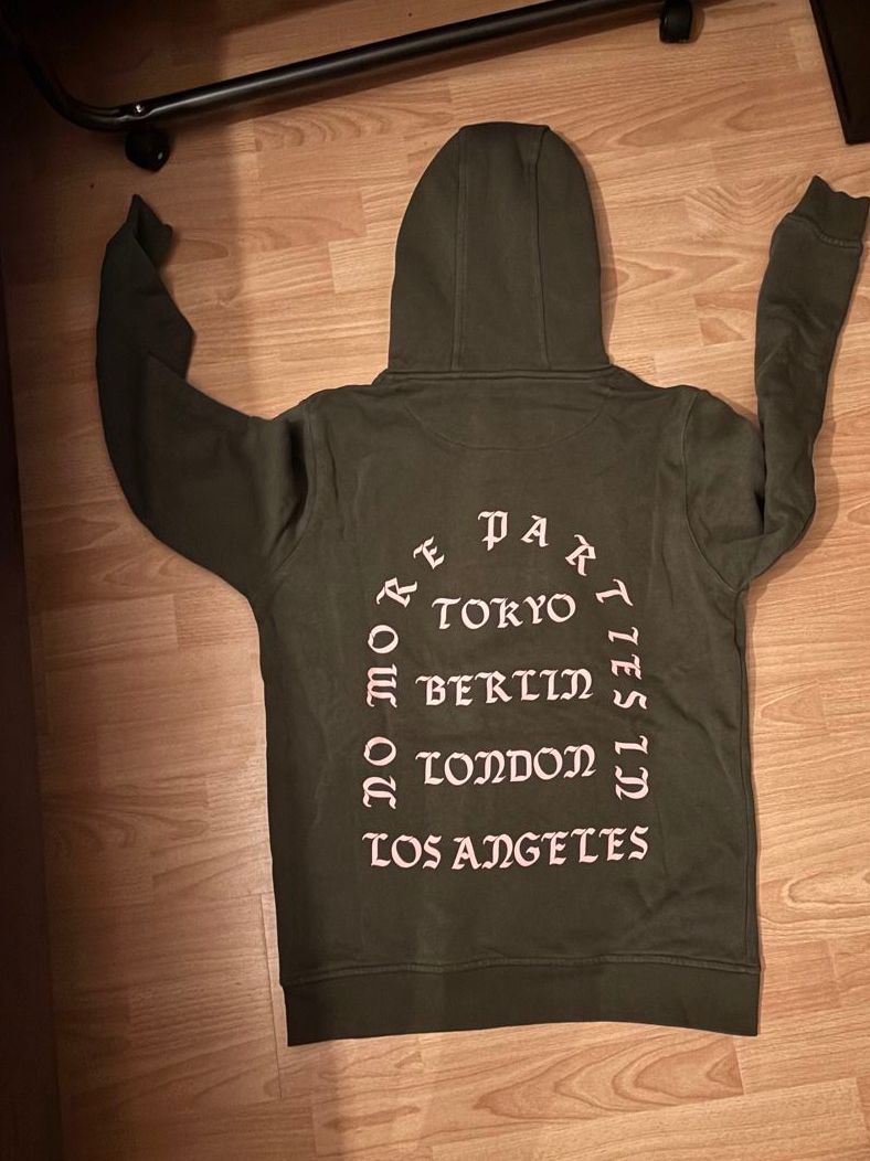 Lotti di vestiti: 2 Stylische Kapuzenpullover Grösse M und L – Usato da Leuzigen venduto da Fjleu 2