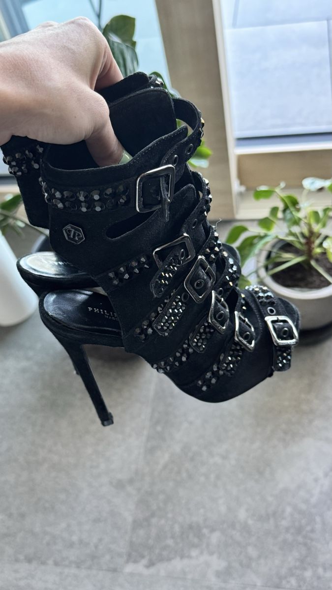 Philipp Plein Scarpe da donna: Philipp Plein Sandaletten schwarz  – Usato da Mörigen venduto da TimelessFinds 4