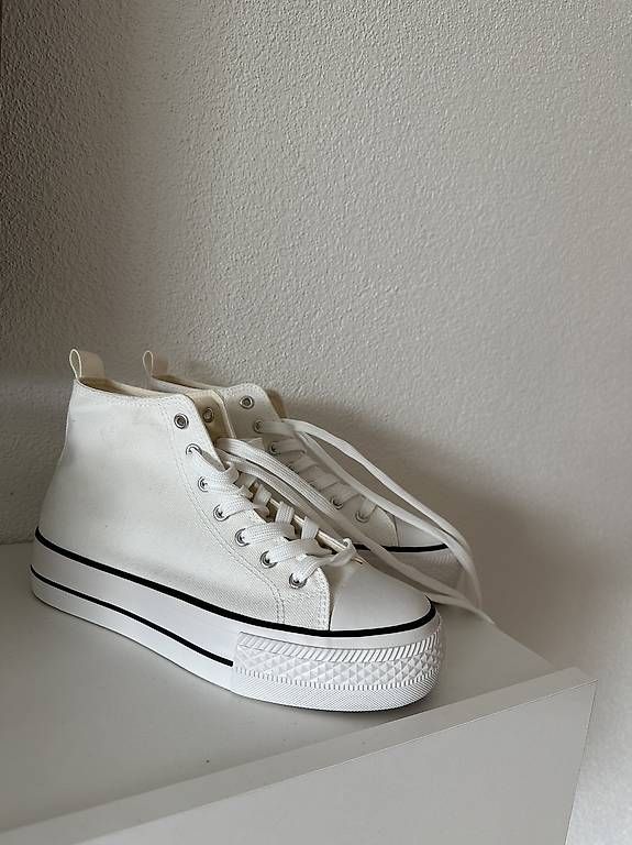 Chaussures femmes: Pleateau Schuhe Weiss – D'occasion à Endingen par sab_2gdk