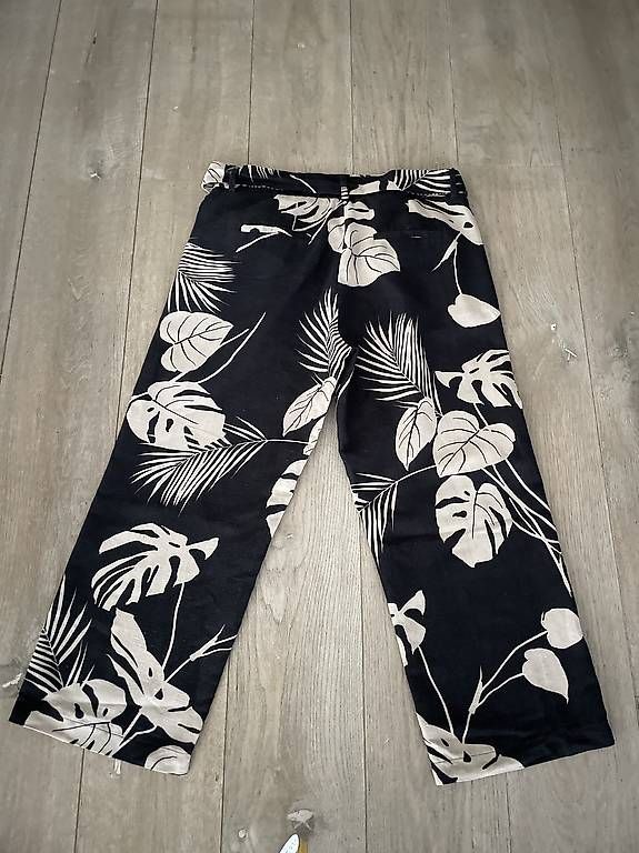 Pantaloni: Culotte 7/8 Gr.38 – Usato da Alpnach Dorf venduto da rerifeme