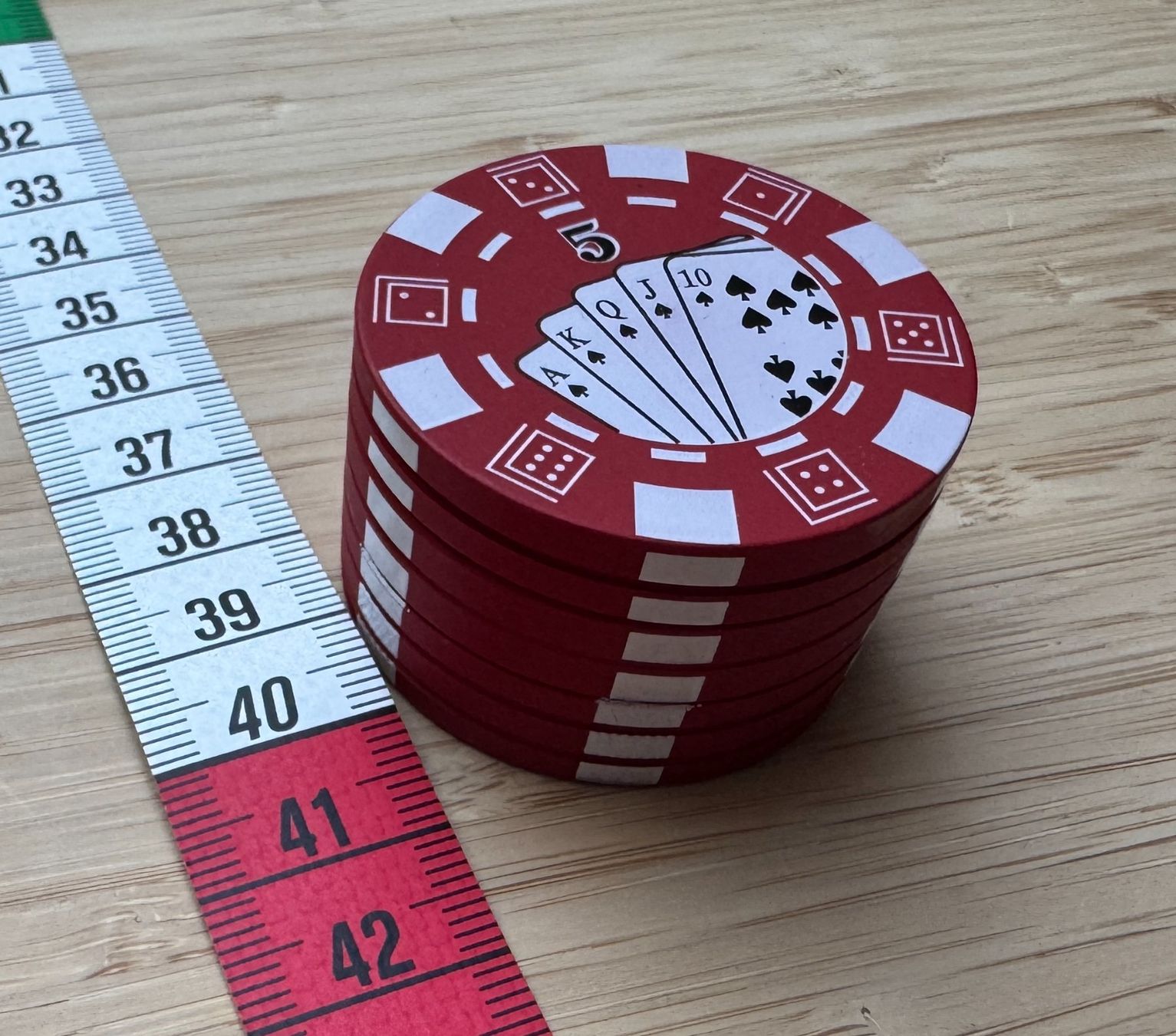 Tabacchi: roter Pokerchips Grinder, red, Mühle – Nuovo e nell'imballaggio originale da Winterthur venduto da YaV 4