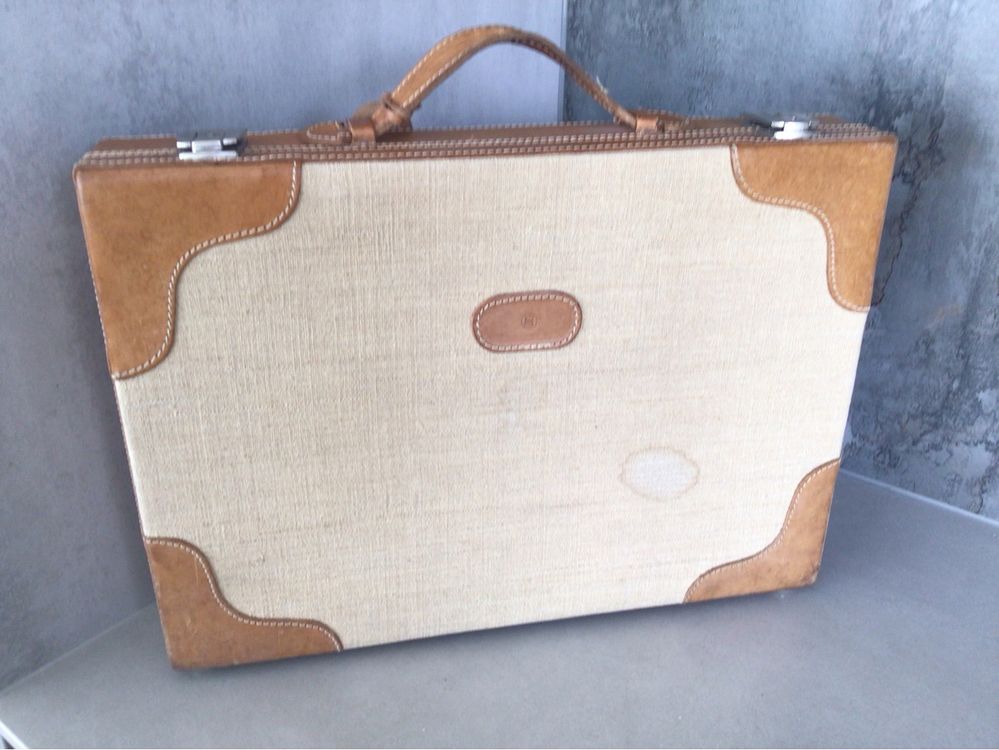 Eleganter Europäischer Lederkoffer - Dekorativer Reisekoffer Aus Leder & Holz