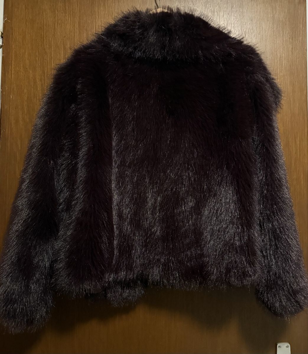 Giacche: Eco-pelliccia burgundy – Nuovo (secondo la descrizione) da Bioggio venduto da M.M.O 1