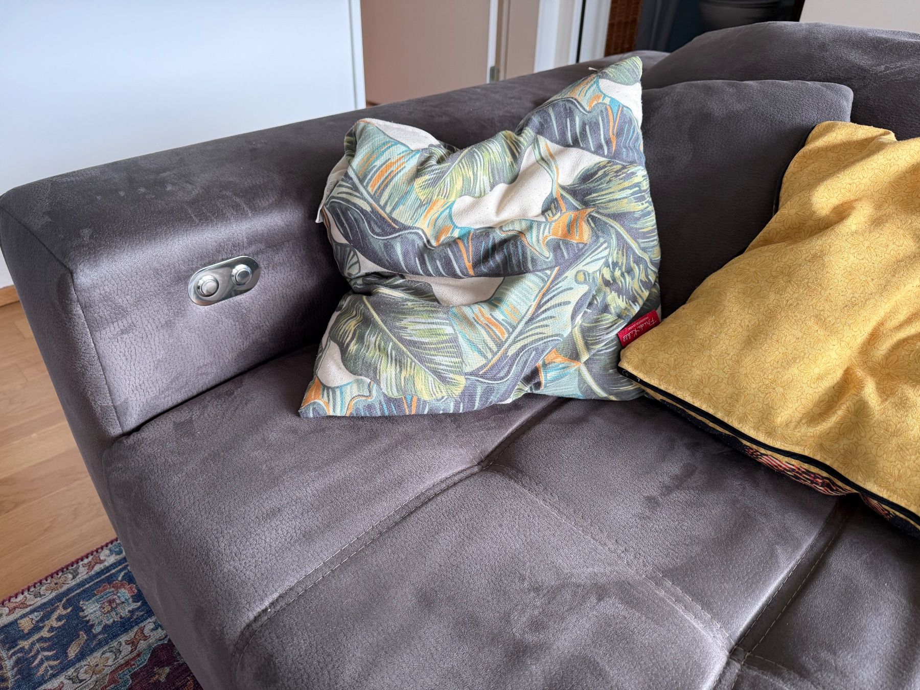 Divani: Braunes Sofa mit elektrischer Vorziehfunktion – Usato da Urdorf venduto da djadin96 1