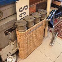 Weidenkorb,  Schirmständer, mit 4 Alubehältern Vintage