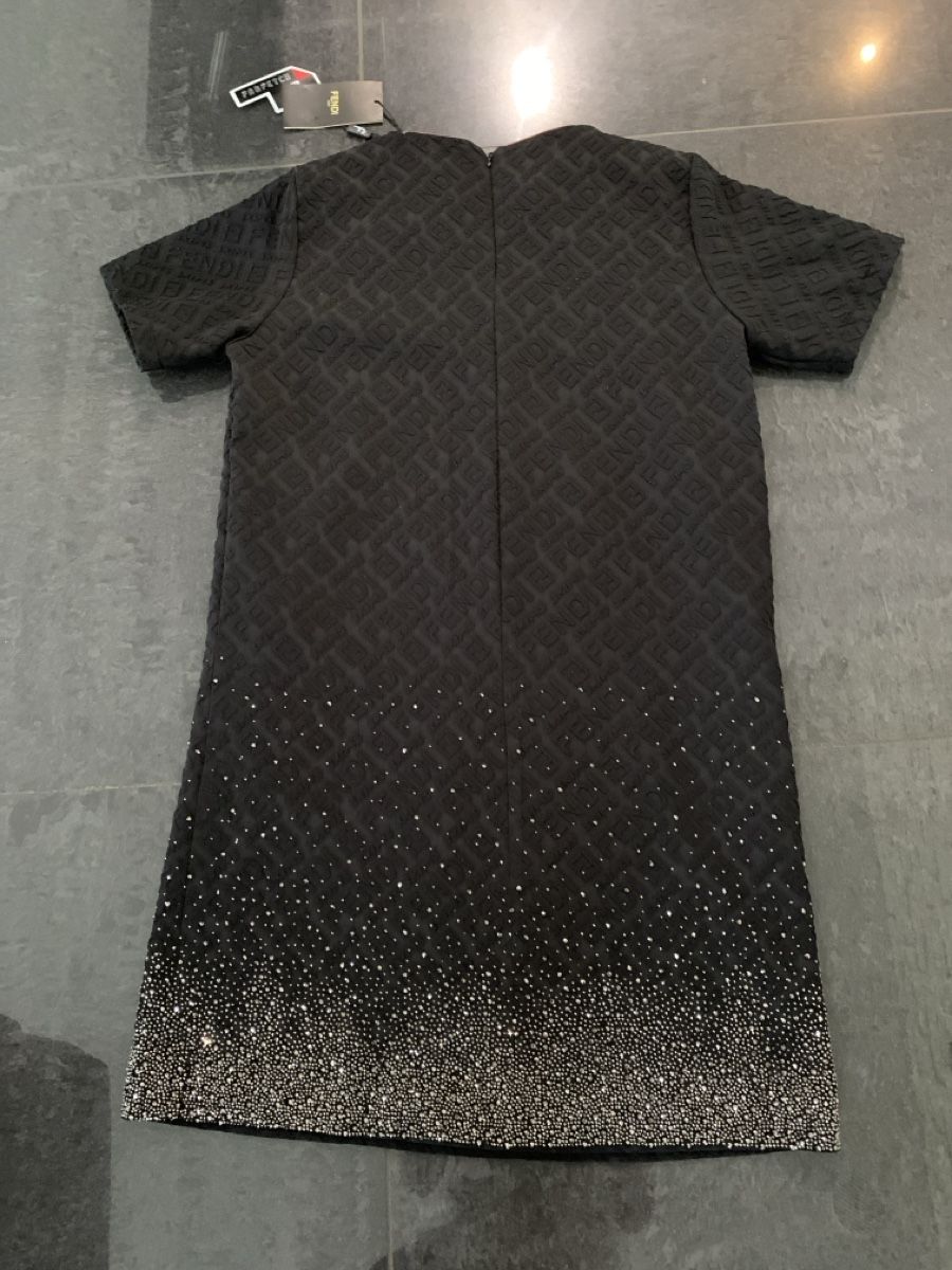 Fendi Vestiti: Fendi skims Kleid – Nuovo (secondo la descrizione) da Bergdietikon venduto da zor_856j 5