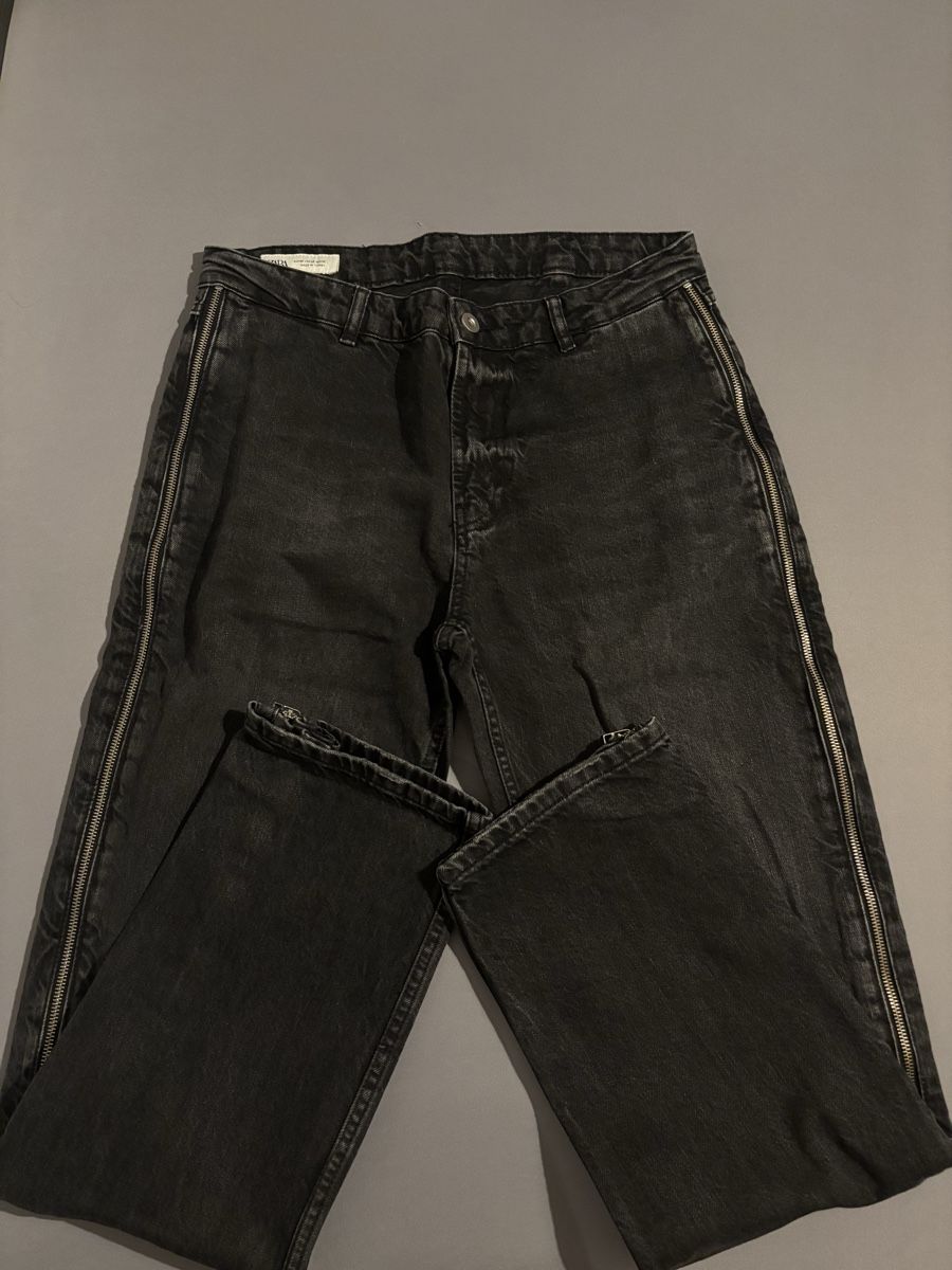 Zara Jeans: Jeans gris à fermeture éclair Zara – Nuovo (secondo la descrizione) da Chêne-Bougeries venduto da sor_9rzp 1