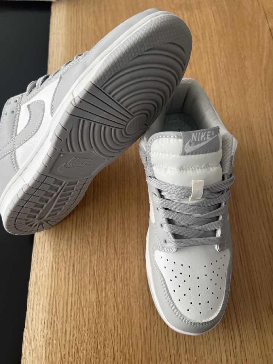 Nike Scarpe da uomo: Nike Dunk Low grau/weiss Gr. 39 – Nuovo (secondo la descrizione) da Brislach venduto da GiusiE 2