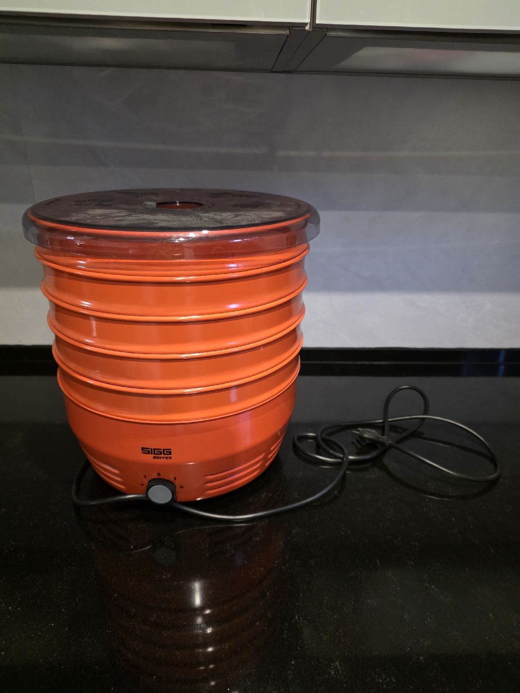 Sigg Appareils de cuisine: Dörrgerät Sigg Dörrex orange mit 5 Gittern  – D'occasion à Dorf par Echo_Elements 2